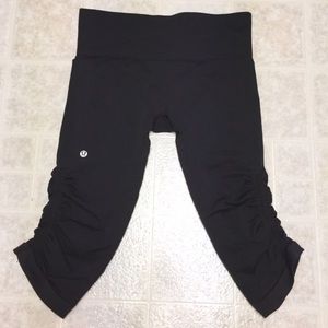 Slate colored Lululemon In the Flow Crops, Size 8